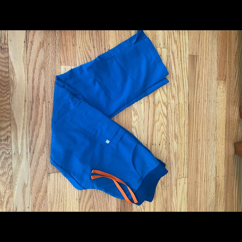 FIGS Cade cargo style scrub pant (top in separate listing)